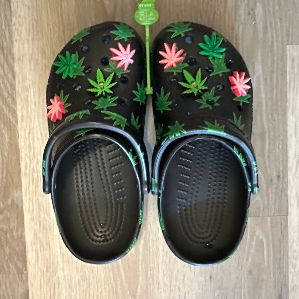 CROCS 420 Hemp Clogs with additional charms